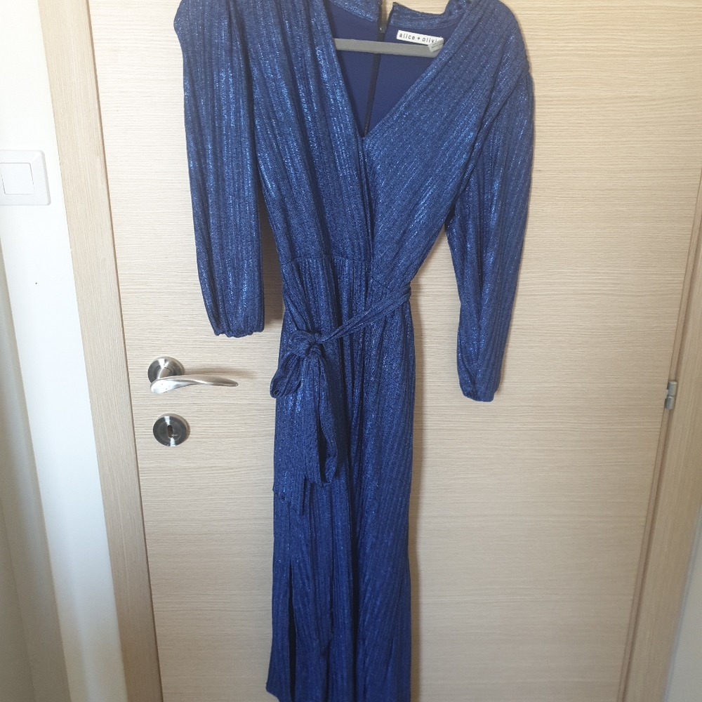 Alice & Olivia blue dress 3/4 sleeves
